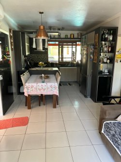 Casa com 04 dormitórios no bairro Ouro Branco 