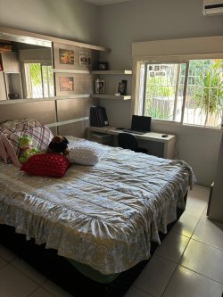 Casa com 04 dormitórios no bairro Ouro Branco 