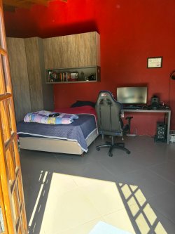 Casa com 04 dormitórios no bairro Ouro Branco 