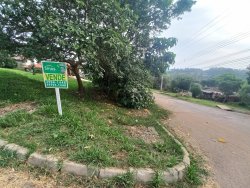 Terreno de esquina com 323,70m² no bairro Lomba Grande 