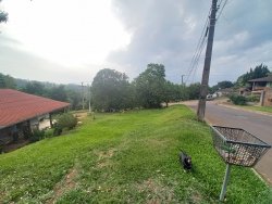 Terreno de esquina com 323,70m² no bairro Lomba Grande 
