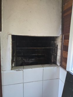 Casa de esquina com 03 dormitórios no bairro Lomba Grande 