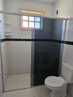 Casa de esquina com 03 dormitórios no bairro Lomba Grande 