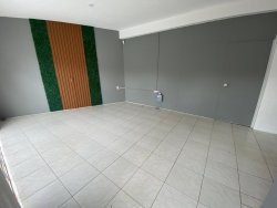 Terreno de esquina com prédio comercial no bairro Pátria Nova 