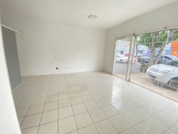 Terreno de esquina com prédio comercial no bairro Pátria Nova 