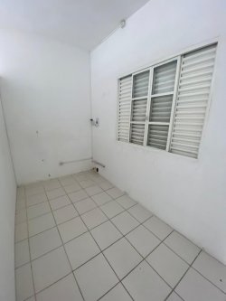Terreno de esquina com prédio comercial no bairro Pátria Nova 