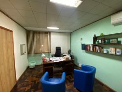 Casa histórica comercial para locação no Centro 