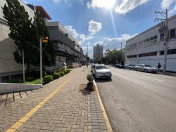 Sala comercial para locação no centro 
