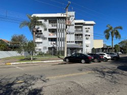 Apartamento com 02 dormitórios no Edifício Brodoski 