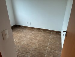 Apartamento térreo com 02 dormitórios no Porto Saint Germain 