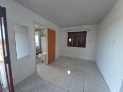 Casa com 03 dormitórios no Bairro Ideal 