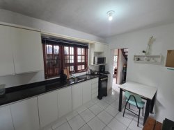 Casa com 03 dormitórios no Bairro Ideal 