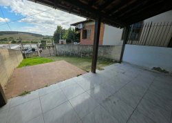 Casa com 03 dormitórios no Bairro Ideal 