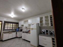 Casa com 03 dormitórios no bairro Liberdade 