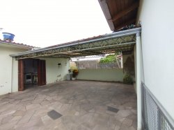 Casa com 03 dormitórios no bairro Liberdade 
