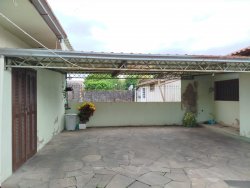Casa com 03 dormitórios no bairro Liberdade 
