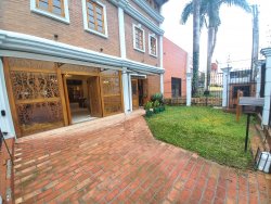 Prédio comercial diferenciado em Hamburgo Velho 