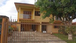 Casa com 04 suítes no bairro Campo Vicente  