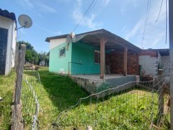 Casa com 02 dormitórios no Bairro Boa Saúde 