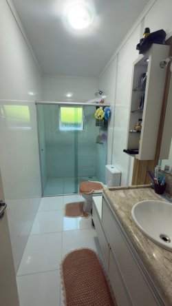 Casa com 03 dormitórios, sendo 01 suíte no bairro Rondônia 