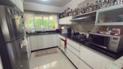 Casa com 03 dormitórios, sendo 01 suíte no bairro Rondônia 
