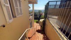 Casa com 03 dormitórios sendo 01 suíte com sacada para locação no bairro Rondônia 