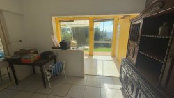 Casa com 03 dormitórios sendo 01 suíte com sacada para locação no bairro Rondônia 
