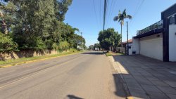Casa com 03 dormitórios sendo 01 suíte com sacada para locação no bairro Rondônia 