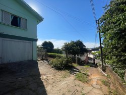 Casa com 03 dormitórios no bairro Liberdade 