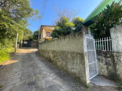 Casa com 03 dormitórios no bairro Liberdade 