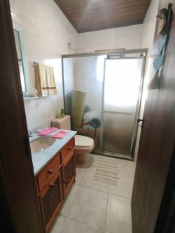 Casa comercial com 02 dormitórios no bairro Rondônia 