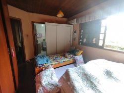Casa comercial com 02 dormitórios no bairro Rondônia 
