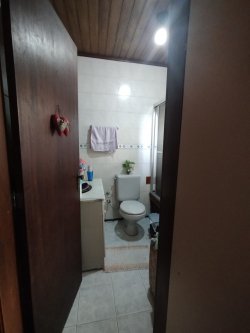 Casa comercial com 02 dormitórios no bairro Rondônia 