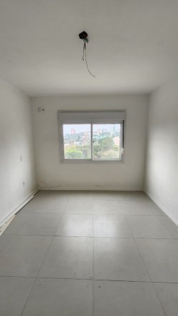 Apartamento semimobiliado no Residencial Uptown 