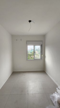 Apartamento semimobiliado no Residencial Uptown 