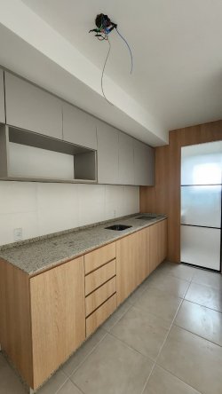 Apartamento semimobiliado no Residencial Uptown 