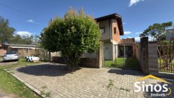 Casa com 03 dormitórios no bairro Lomba Grande 