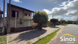Casa com 03 dormitórios no bairro Lomba Grande 