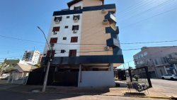 Apartamento com 02 dormitórios sendo 01suíte no Residencial Ilha da Madeira 
