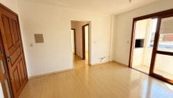 Apartamento com 02 dormitórios sendo 01suíte no Residencial Ilha da Madeira 