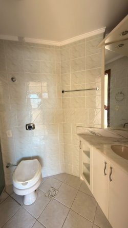 Apartamento com 02 dormitórios sendo 01suíte no Residencial Ilha da Madeira 