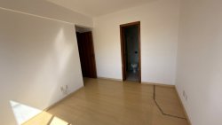 Apartamento com 02 dormitórios sendo 01suíte no Residencial Ilha da Madeira 