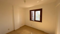 Apartamento com 02 dormitórios sendo 01suíte no Residencial Ilha da Madeira 