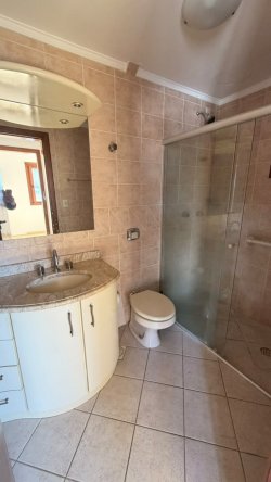 Apartamento com 02 dormitórios sendo 01suíte no Residencial Ilha da Madeira 
