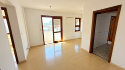 Apartamento com 02 dormitórios sendo 01suíte no Residencial Ilha da Madeira 