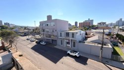 Apartamento com 02 dormitórios sendo 01suíte no Residencial Ilha da Madeira 