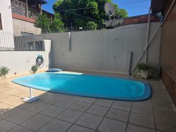 Casa com 03 dormitórios no Bairro Ideal 