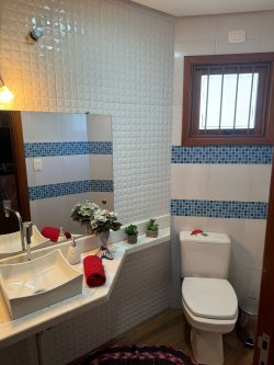Casa com 03 dormitórios no Bairro Ideal 