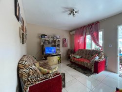 Casa com 03 dormitórios no bairro Canudos 