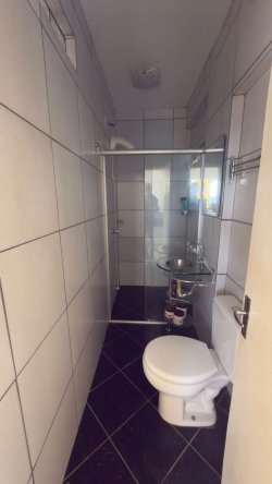 Casa com 03 dormitórios, sendo 01 suíte com sacada no bairro Rondônia 